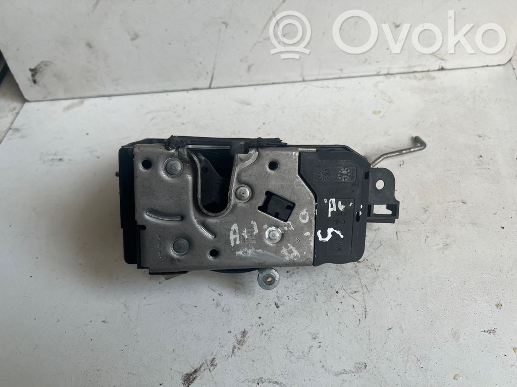 Opel Astra H Front door lock 
