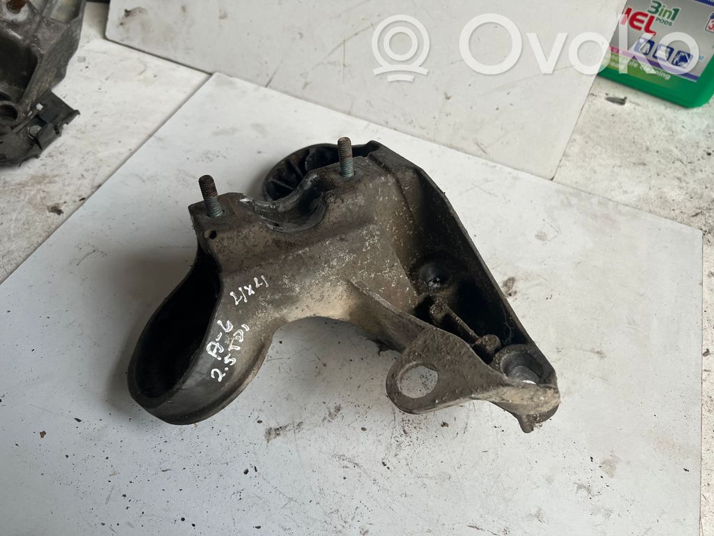 Audi A6 S6 C5 4B Engine mounting bracket 