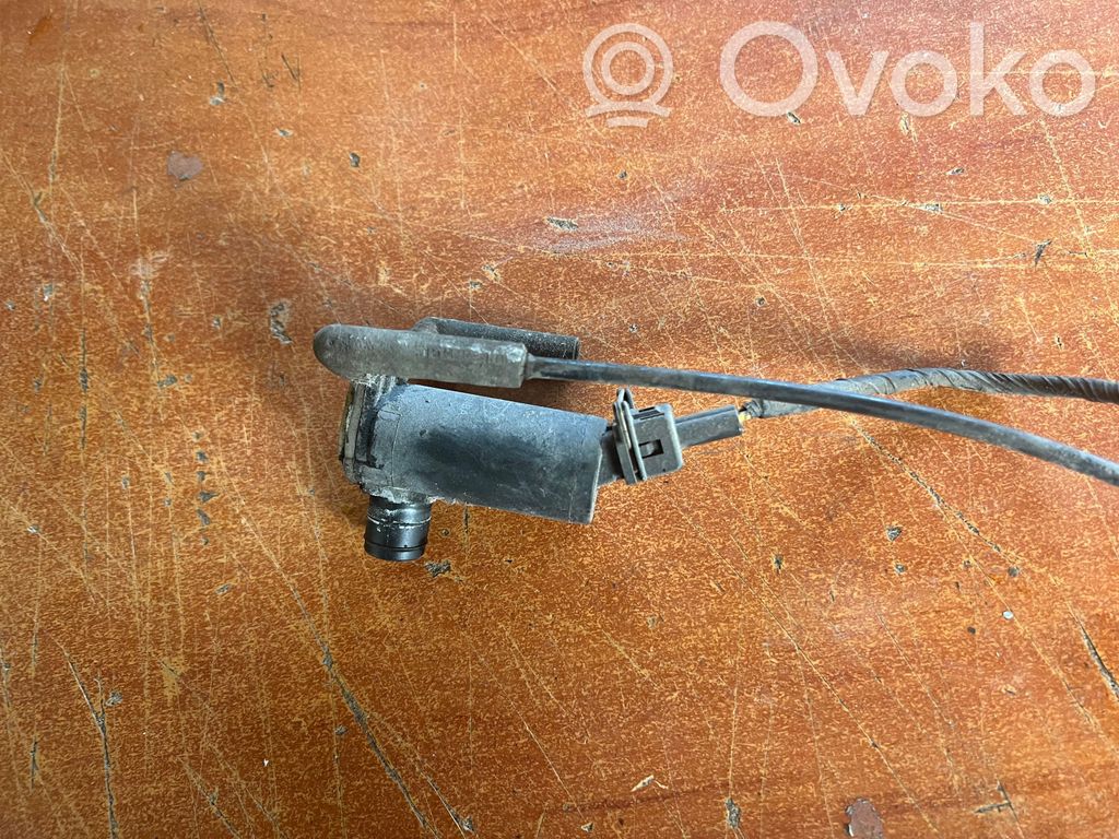 Ford Mondeo MK II Windscreen/windshield washer pump 
