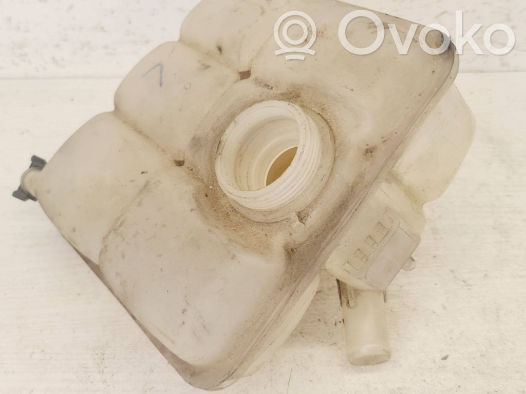 Aušinimo skysčio išsiplėtimo bakelis   8V618K218D,8V618K218A,AV41AK218B
