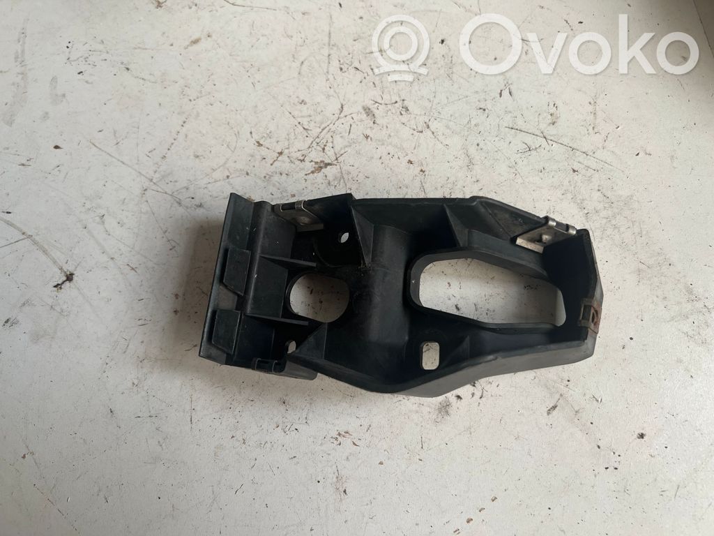 Audi A4 S4 B6 8E 8H Uchwyt / Mocowanie błotnika przedniego 