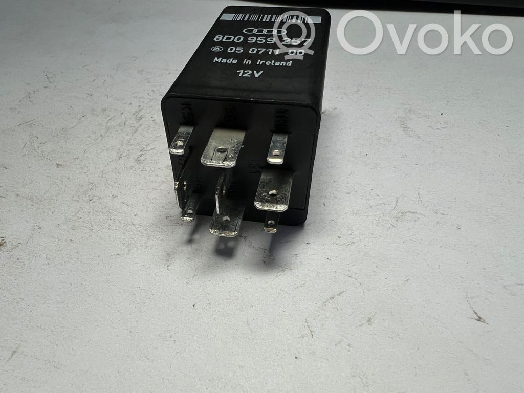 Audi A4 S4 B5 8D Muu rele 