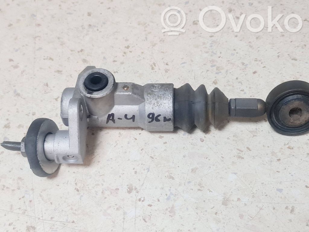 Audi A4 S4 B5 8D Kytkimen pääsylinteri 