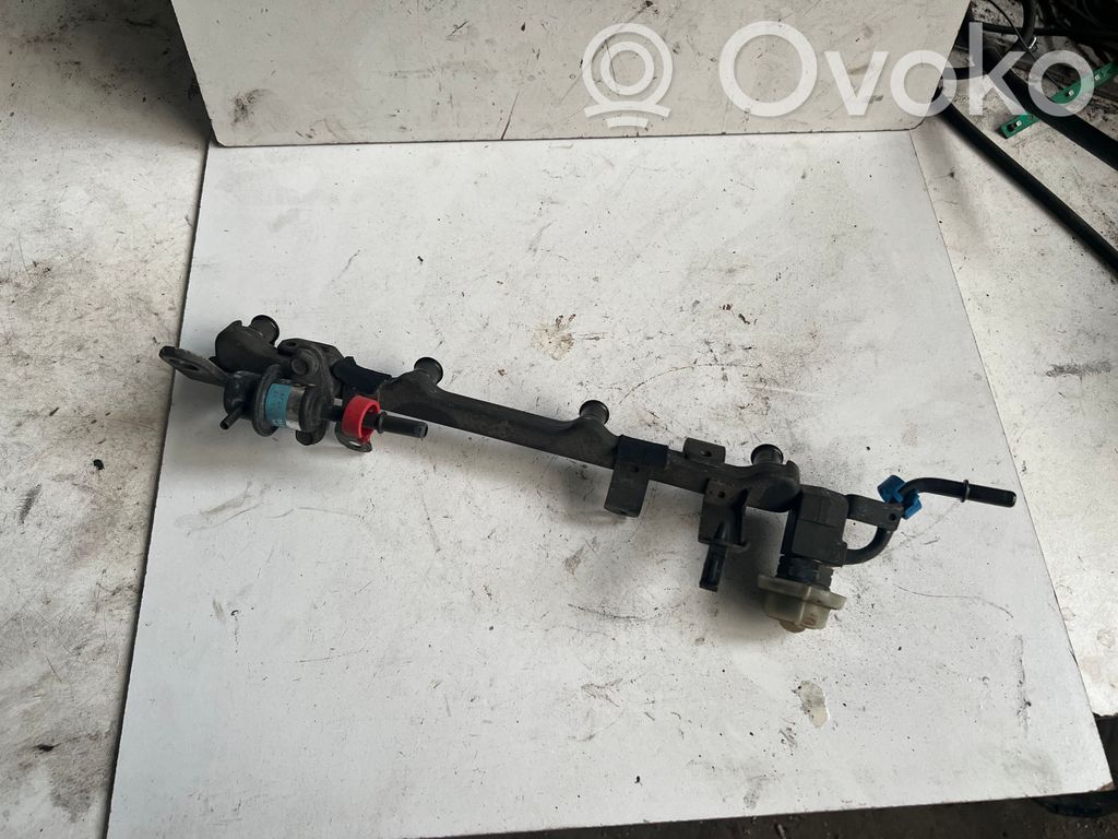 Mazda Premacy Degvielas maģistrālā caurule 