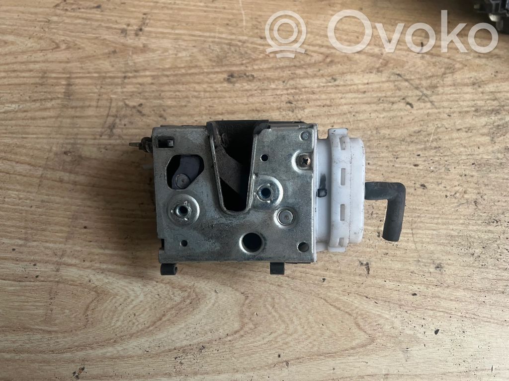 Audi 100 S4 C4 Takaoven lukko 