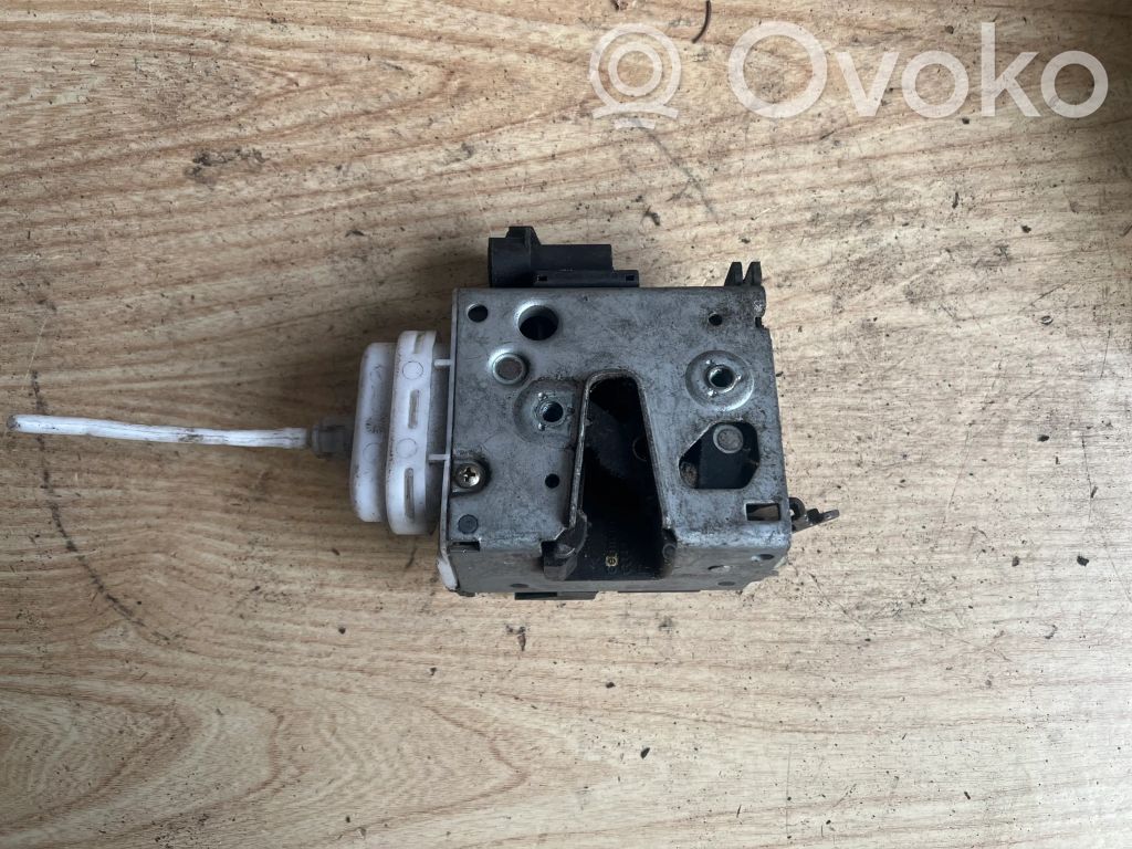 Audi A4 S4 B5 8D Priekšpusē slēdzene 