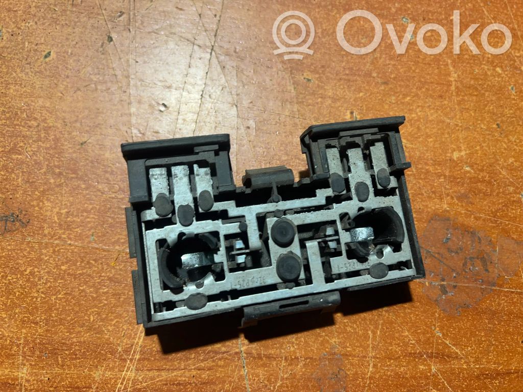 Volkswagen PASSAT B2 Wkład lampy tylnej 
