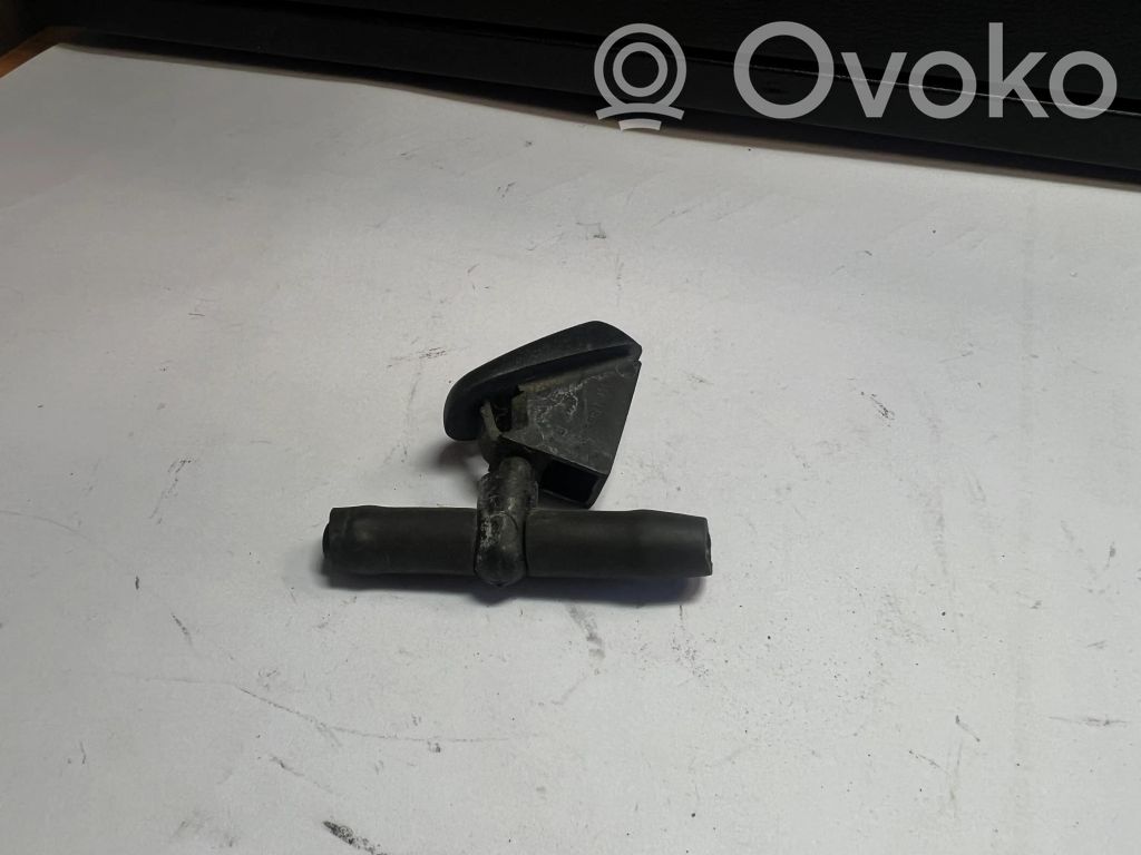 Ford Focus Windshield washer spray nozzle 