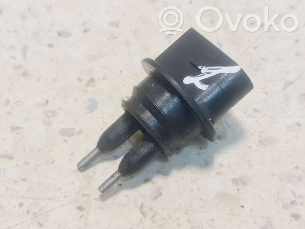 Czujnik poziomu płynu do spryskiwaczy szyby przedniej / czołowej   7M0919376,95VW17K656AA