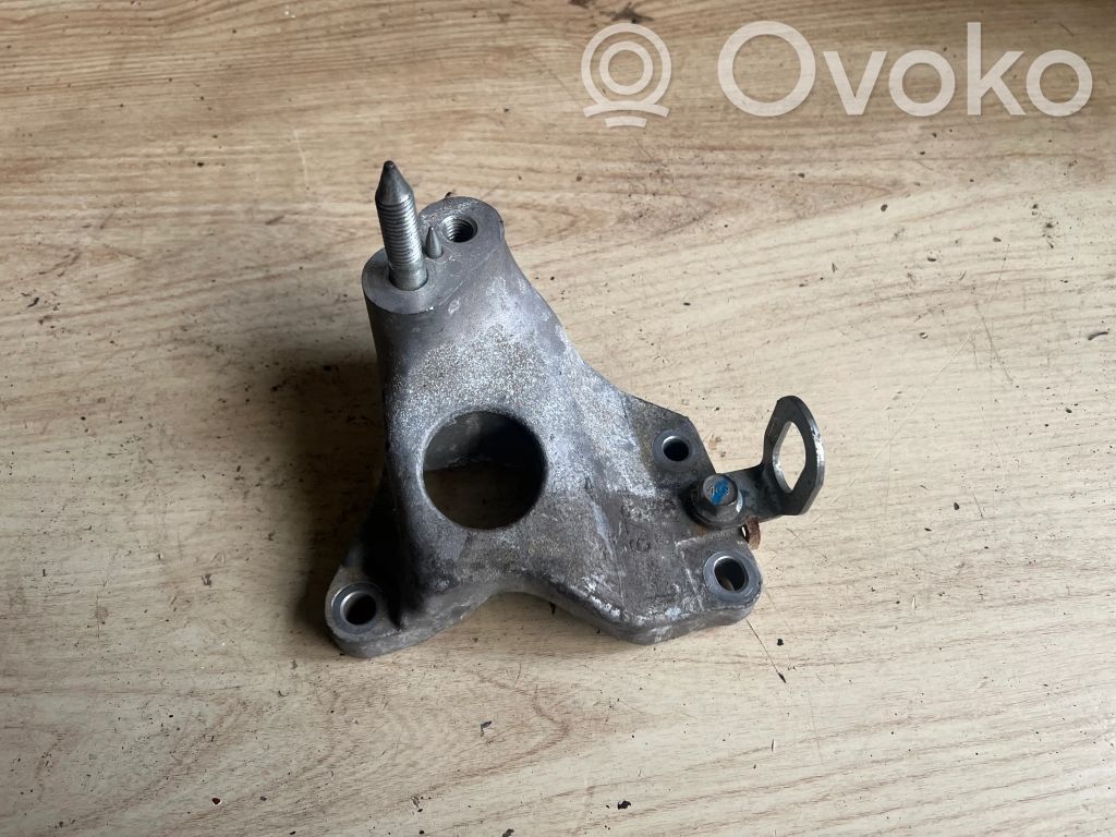 Chevrolet Spark Engine mounting bracket 