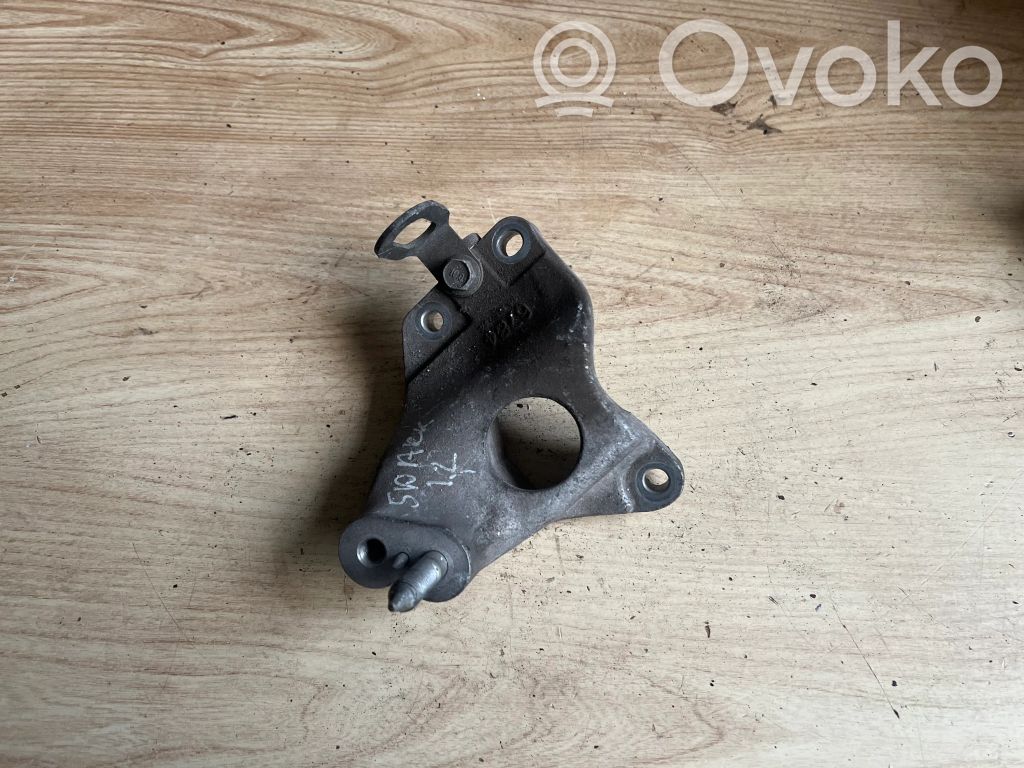 Chevrolet Spark Engine mounting bracket 