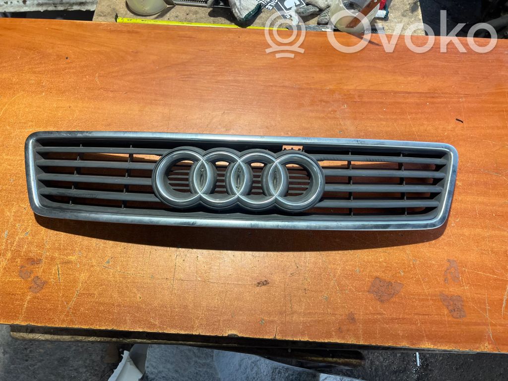 Audi A6 S6 C5 4B Priekšējais režģis 