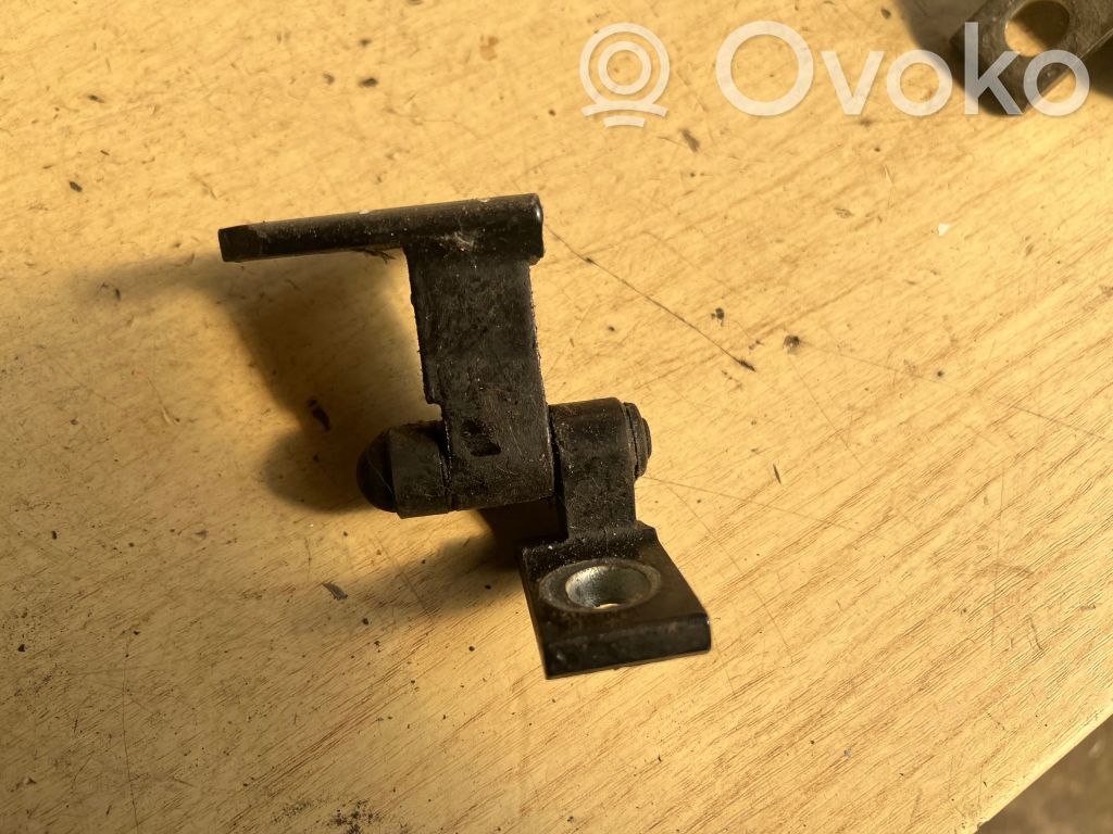 Volkswagen PASSAT B6 Rear door upper hinge 
