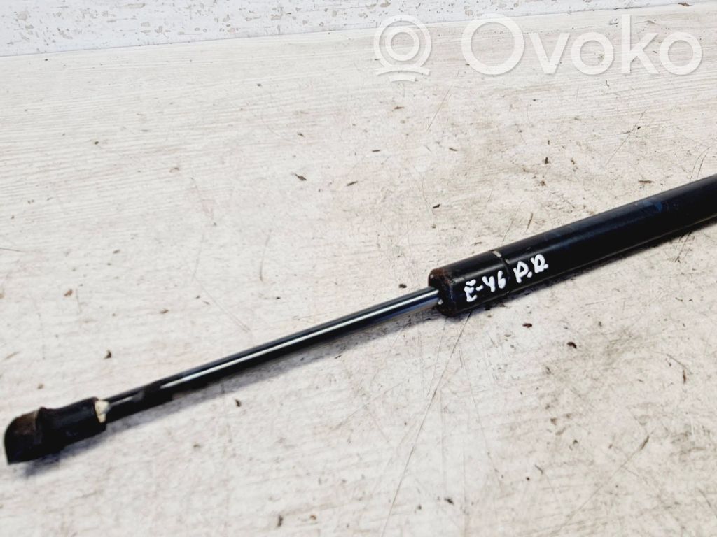 BMW 3 E46 Konepellin kaasujousi 