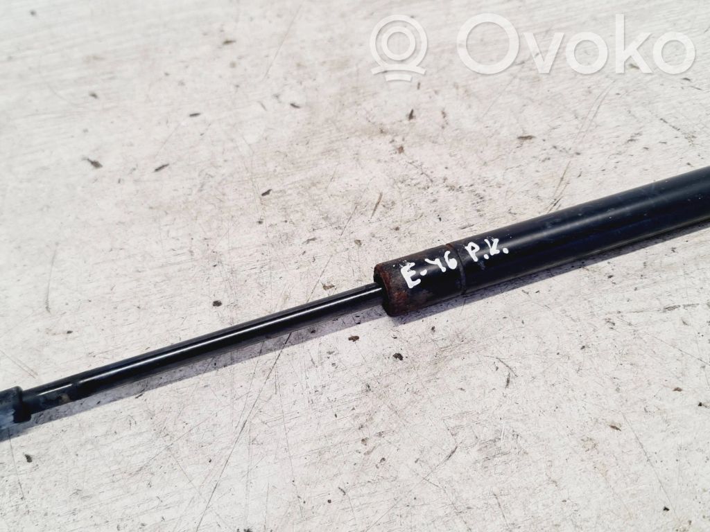 BMW 3 E46 Konepellin kaasujousi 