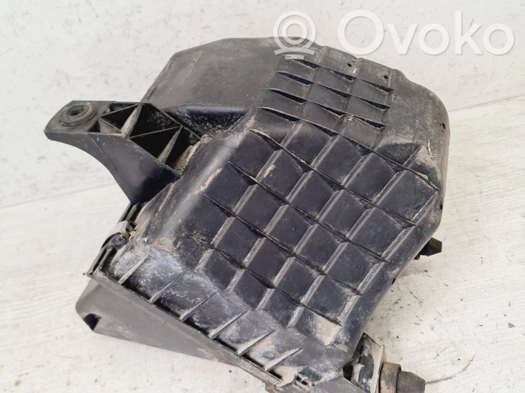 Volkswagen PASSAT B5 Obudowa filtra powietrza 