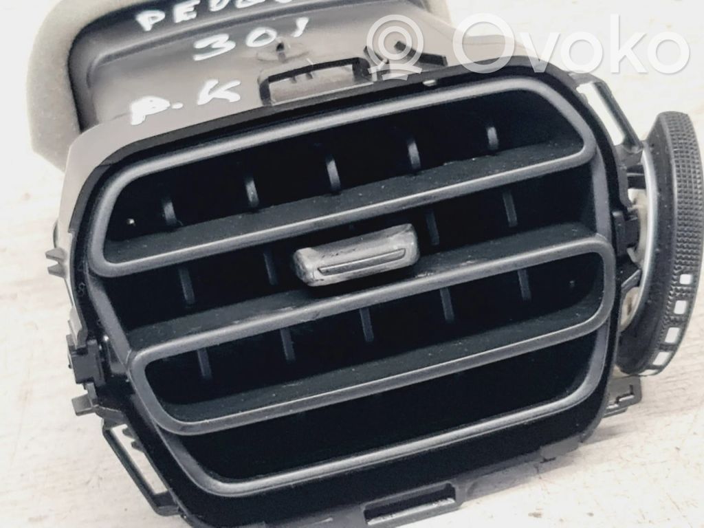 Peugeot 301 Moldura protectora de la rejilla de ventilación lateral del panel 