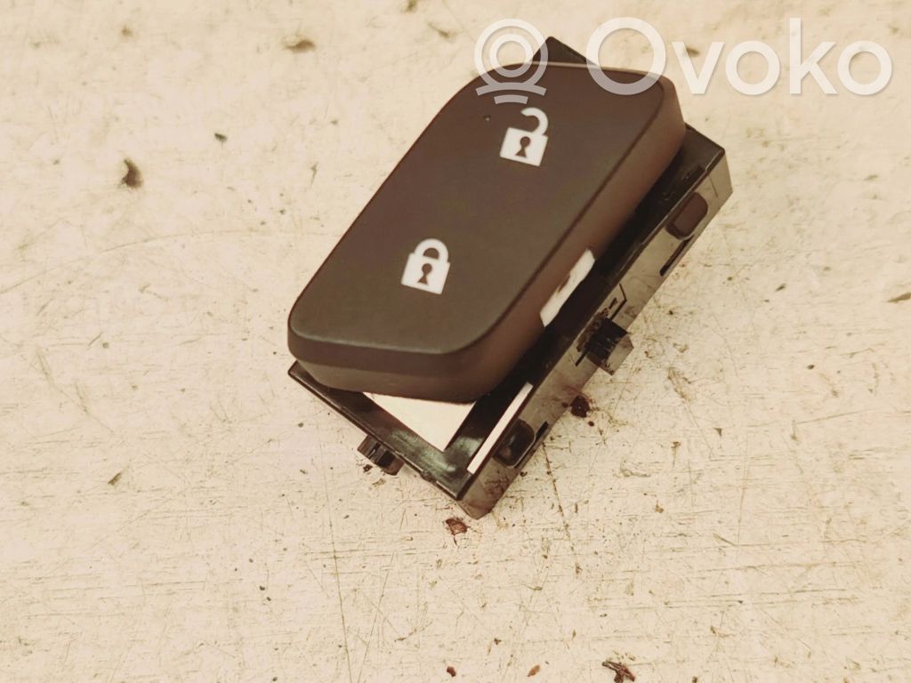 Opel Astra K Central locking switch button 