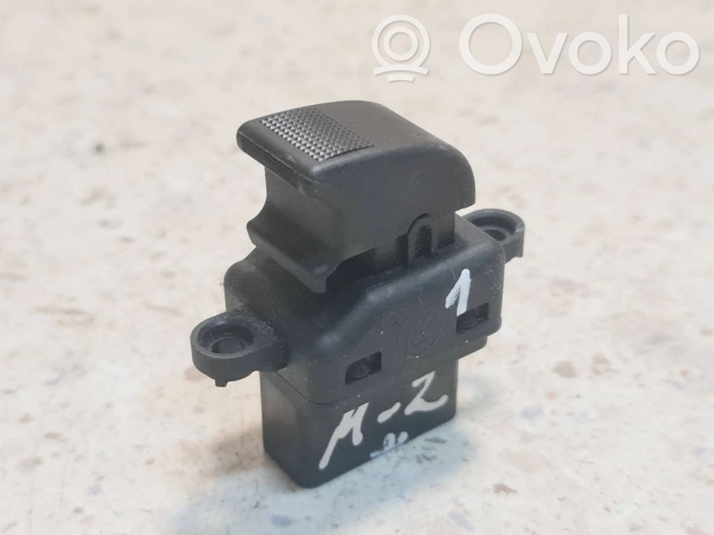 Electric window control switch   D39766370,50204