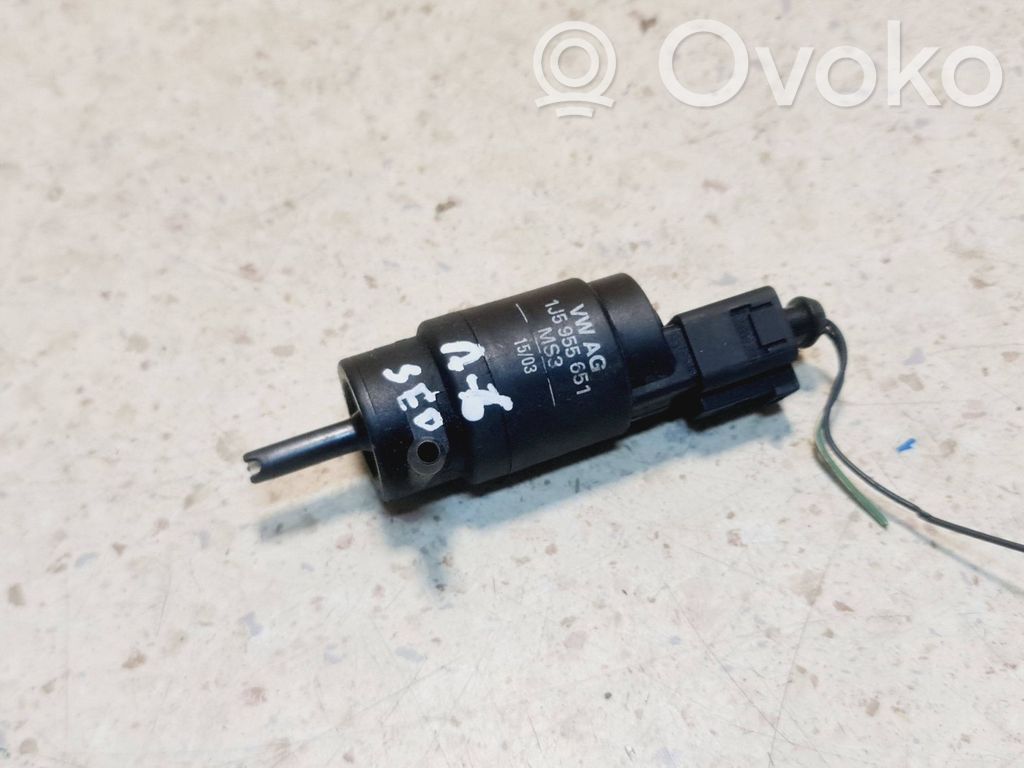 Audi A6 S6 C5 4B Windscreen/windshield washer pump 