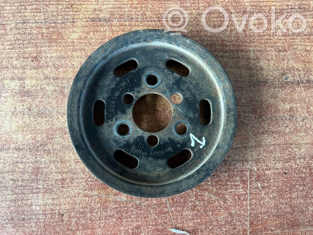 Audi A4 S4 B5 8D Ohjaustehostimen pumpun hihnapyörä 