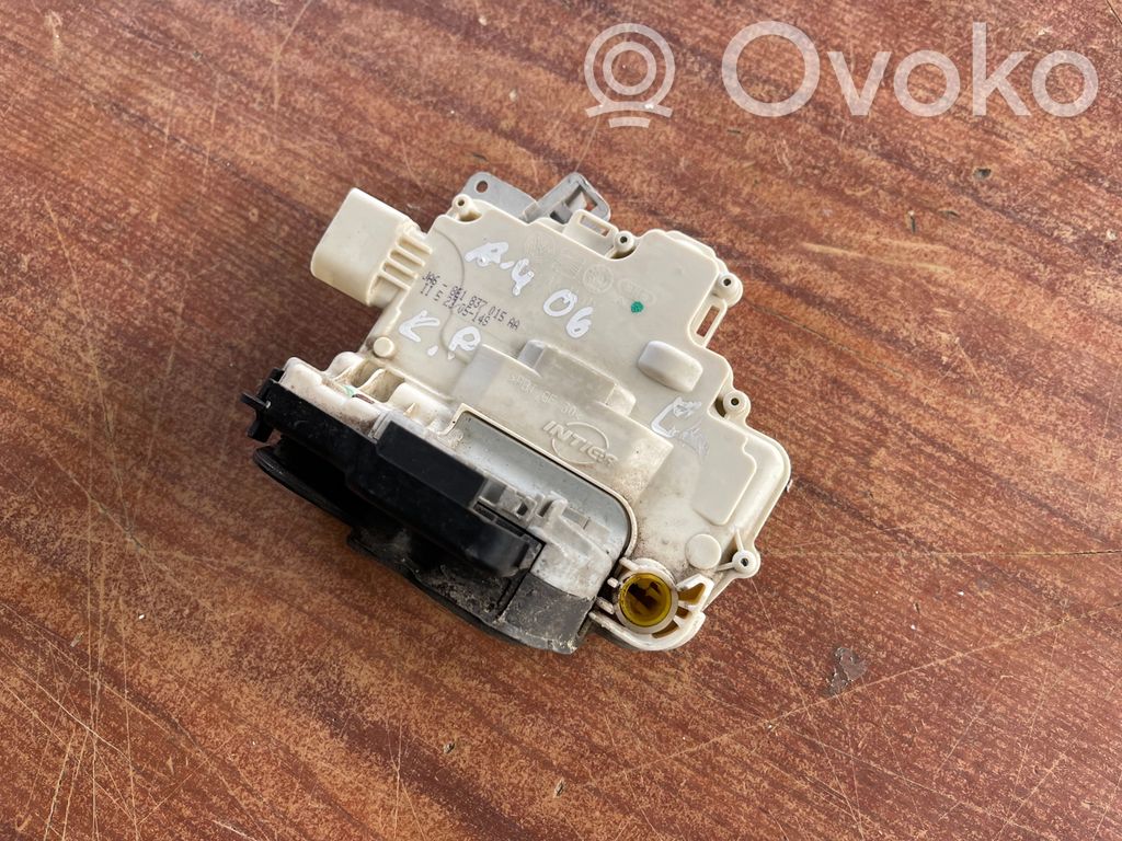 Audi A4 S4 B7 8E 8H Priekinė durų spyna 