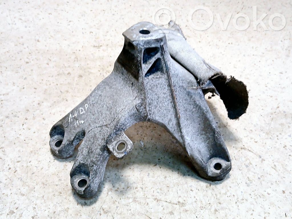 Audi A4 S4 B8 8K Engine mounting bracket 