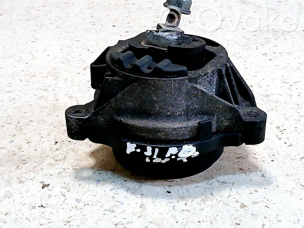 BMW 3 F30 F35 F31 Variklio pagalvė 