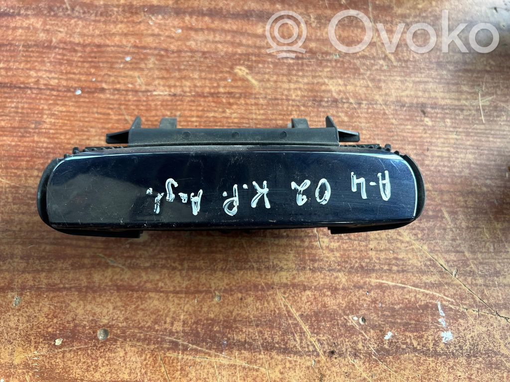 Audi A4 S4 B6 8E 8H Klamka zewnętrzna drzwi przednich 