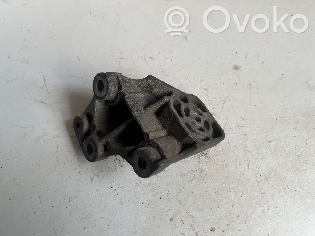Engine mounting bracket   86341232