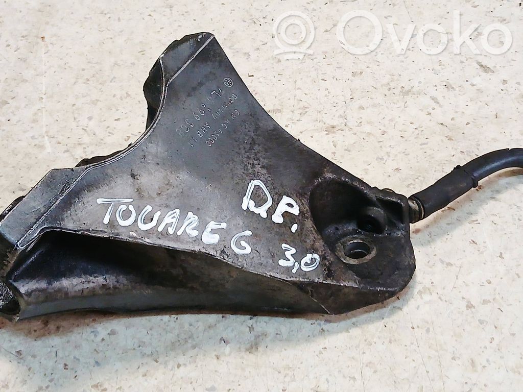 Volkswagen Touareg I Engine mounting bracket 