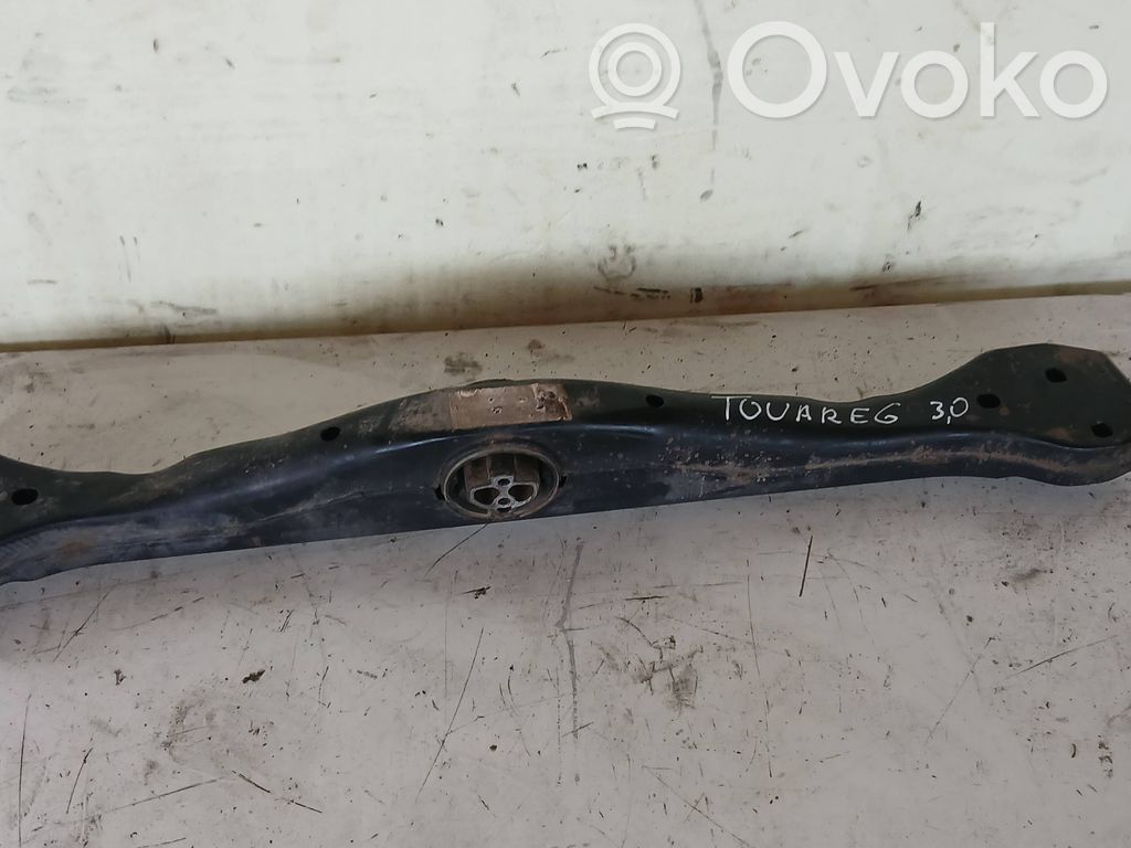 Volkswagen Touareg I Gearbox mounting bracket 