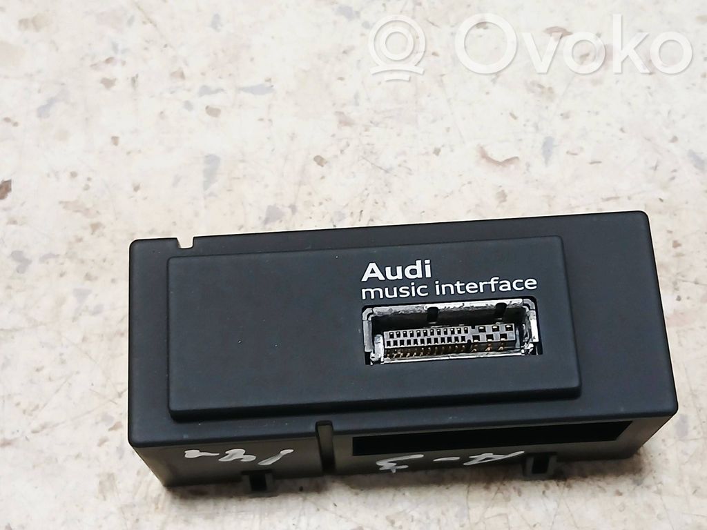 Audi A3 S3 8V USB socket connector 