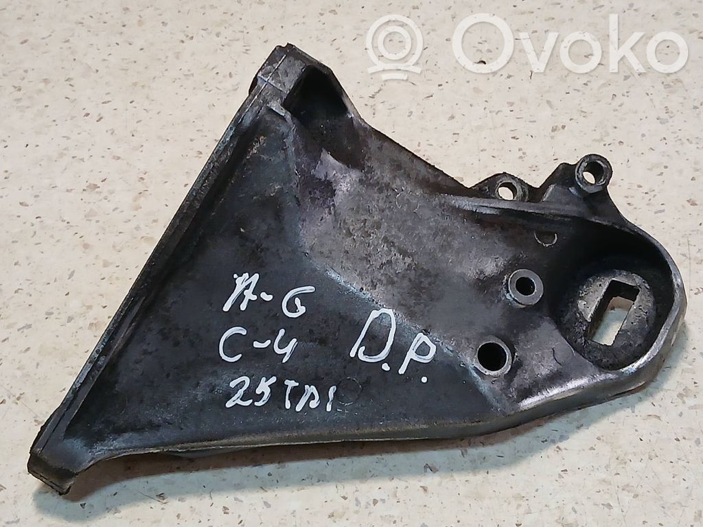 Audi 100 S4 C4 Engine mounting bracket 
