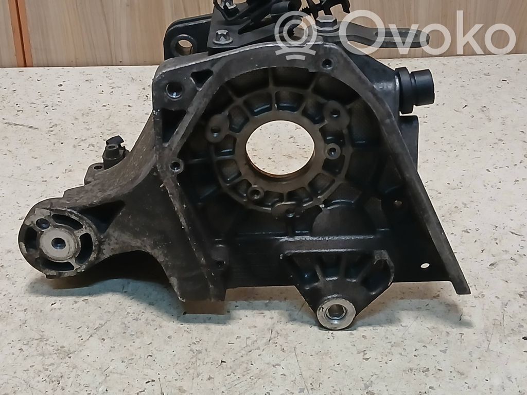 Opel Zafira B Fuel pump bracket 