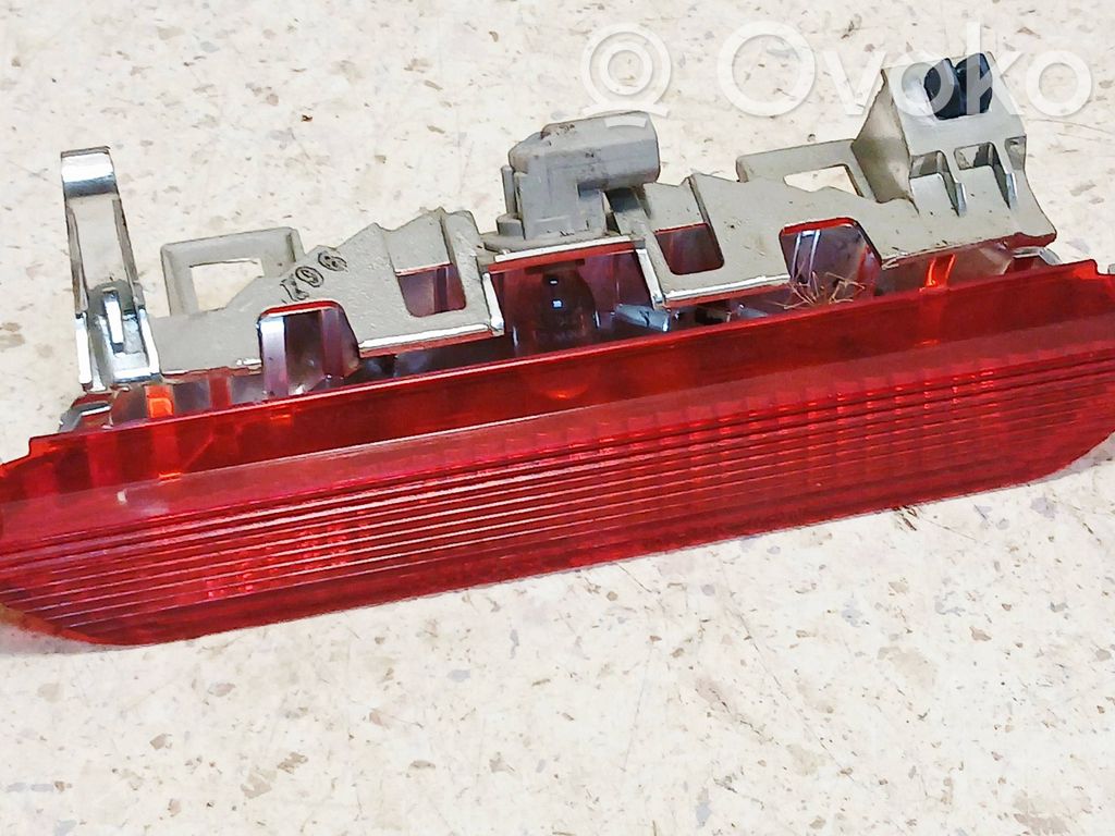 Toyota Yaris Third/center stoplight 