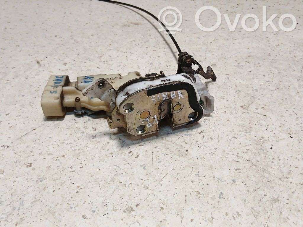 Toyota Yaris Priekšpusē slēdzene 