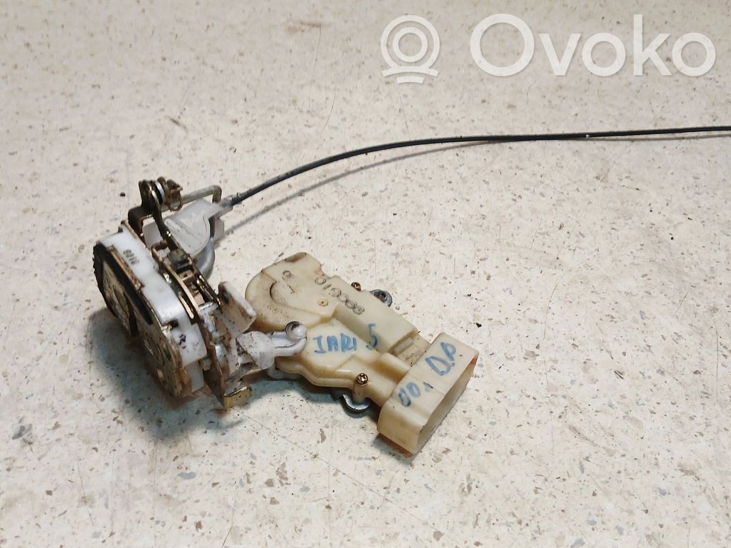 Toyota Yaris Priekšpusē slēdzene 