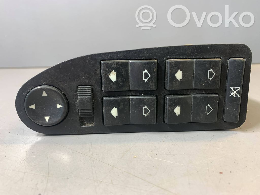 Electric window control switch   8368986