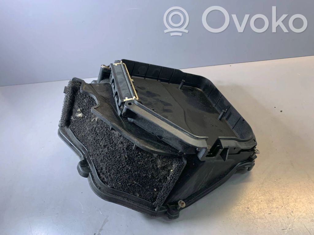 BMW 7 F01 F02 F03 F04 Pokrywa skrzynki bezpieczników 
