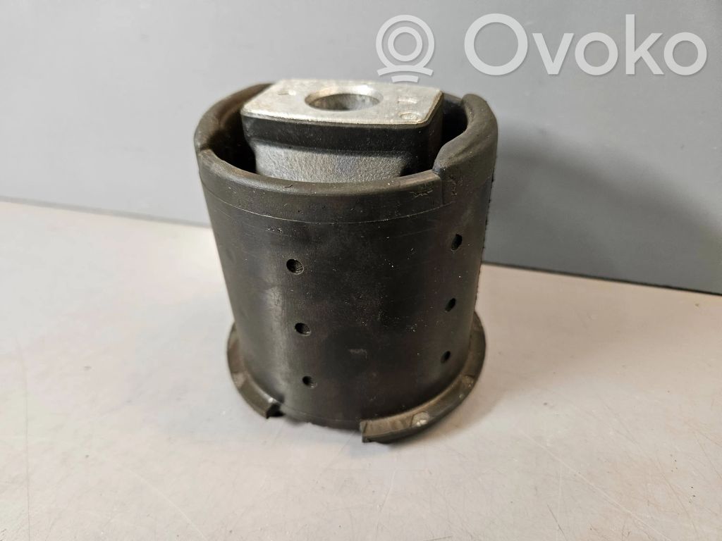 BMW 7 E38 Brazo de control suspensión trasero 