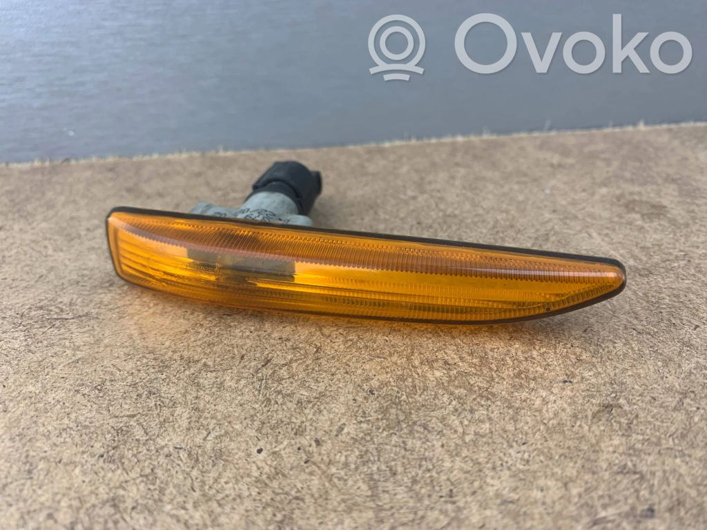 Front fender indicator light   8379686,63137164756,7164756,63138379686