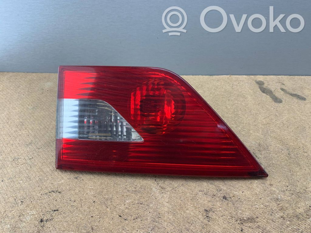 BMW X3 E83 Aizmugurējais lukturis pārsegā 