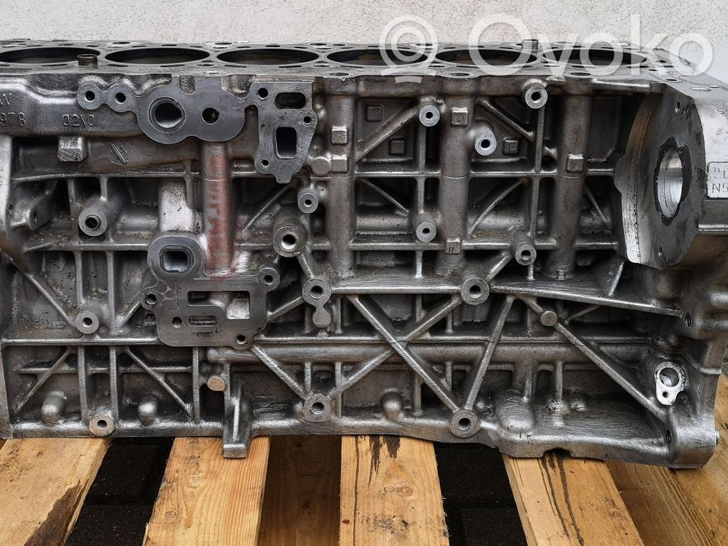 BMW 7 F01 F02 F03 F04 Engine block 