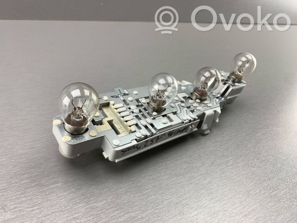 BMW 3 E46 Cubierta del soporte de la lámpara de la luz trasera 