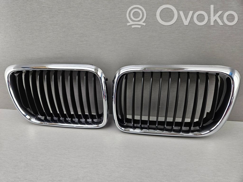 BMW 3 E36 Front bumper upper radiator grill 