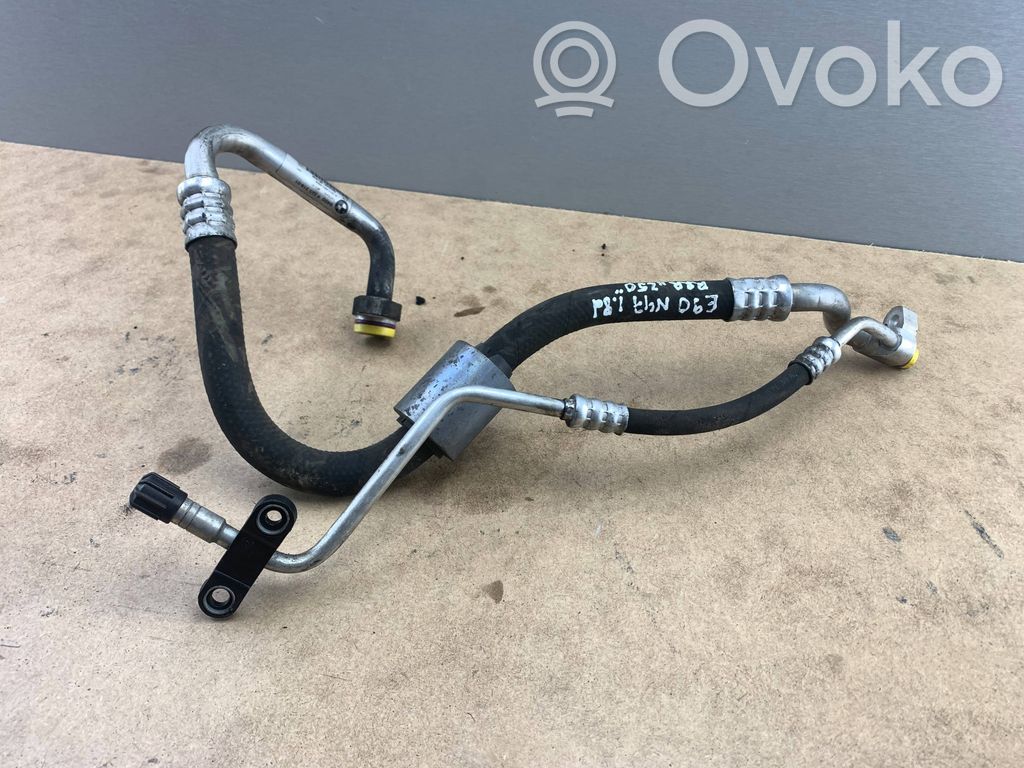 BMW 3 E90 E91 Ilmastointilaitteen putki (A/C) 