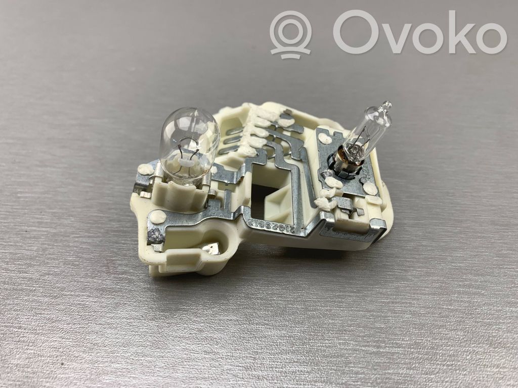 BMW 3 E90 E91 Takavalon polttimon suojan pidike 