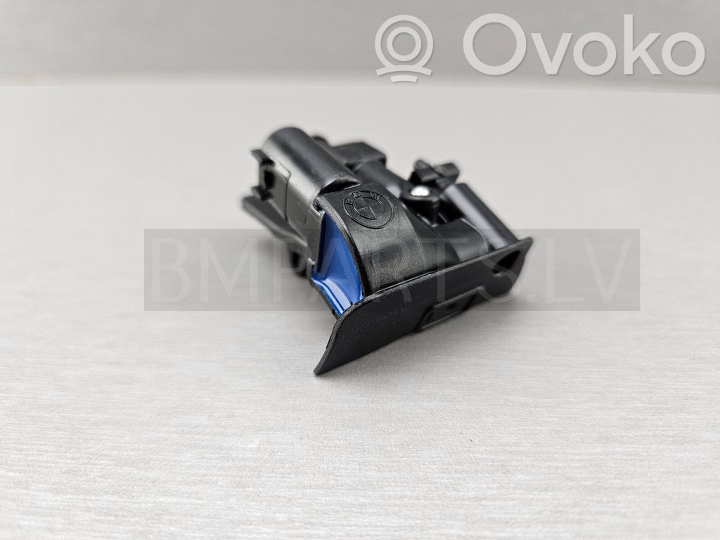 BMW X5 E70 Windshield washer spray nozzle 