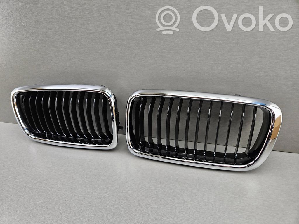 BMW 7 E38 Augšējais režģis 